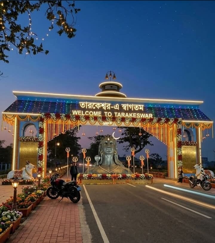 Tarakeswar Welcomes Kanwariya Devotees with Beautifully Illuminated Entry Gate