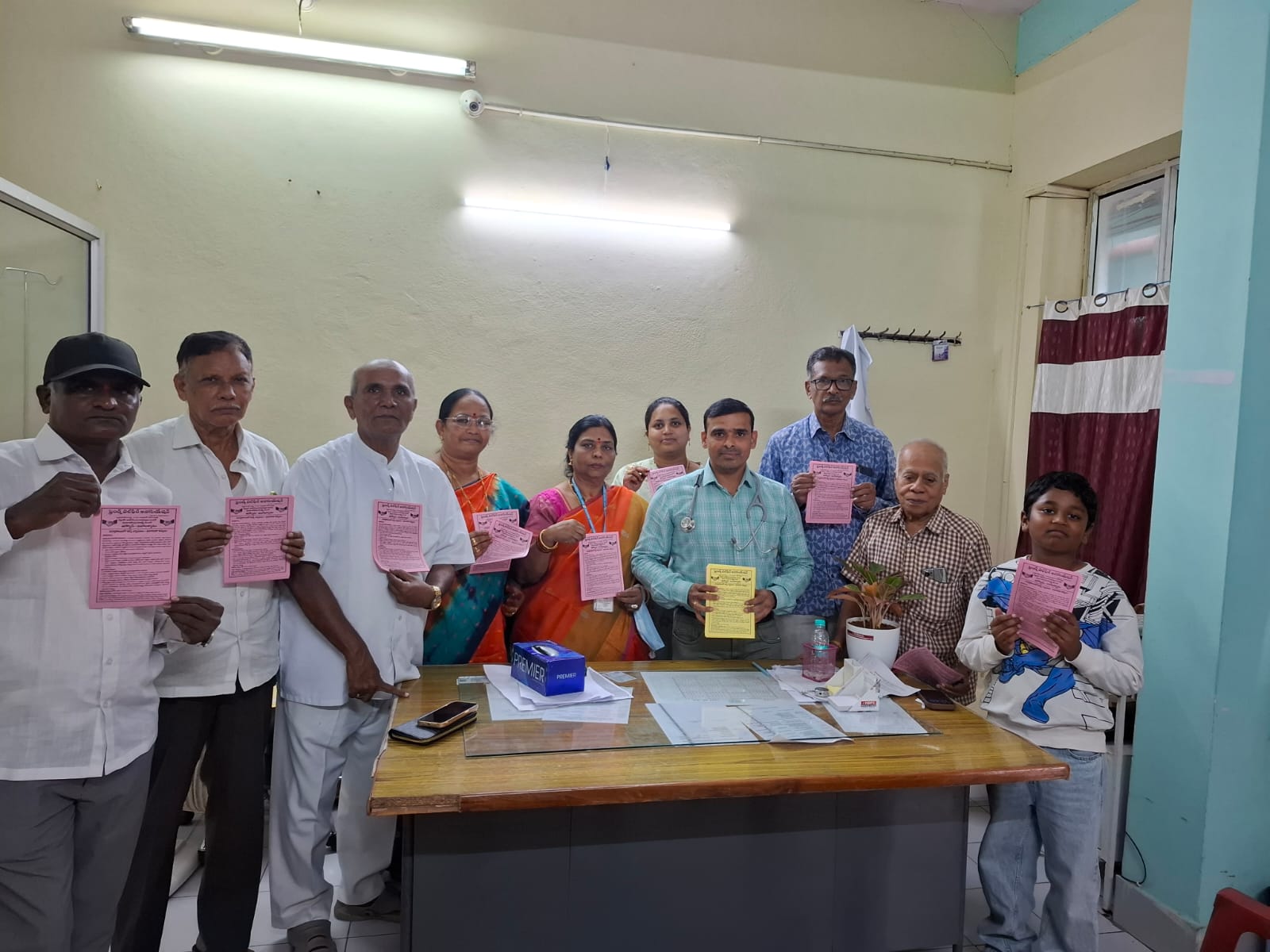 *ఫ్రెండ్స్ వెల్ఫేర్ అసోసియేషన్*  ' *వర్షాకాలంలో వచ్చే వ్యాధులు - నివారణా చర్యలపై అవగాహన కరపత్రం ఆవిష్కరణ* ...'