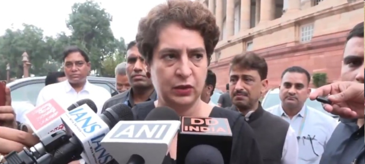 Central Government Must Hold Talks With Students – Priyanka Gandhi