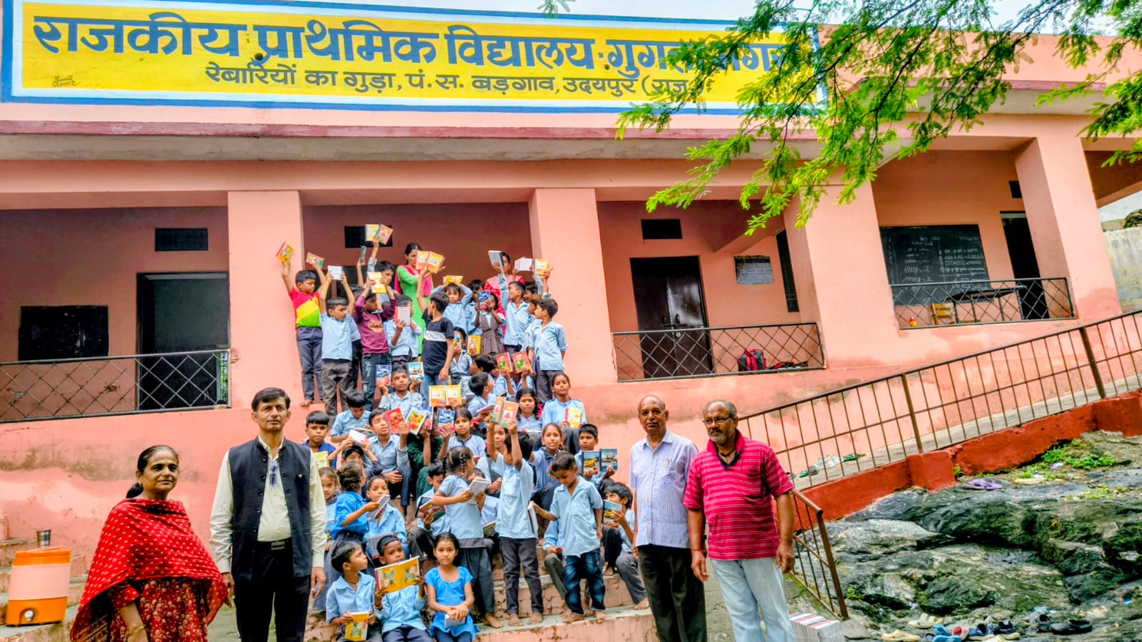 उदयपुर में हिंदुत्व रक्षा महासंघ का शिक्षा सेवा अभियान, स्कूली बच्चों को बांटी निःशुल्क स्टेशनरी