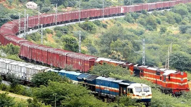பல்வகை சரக்கு முனைய பூங்கா திருவள்ளூர் மாவட்டம் மப்பேடு  தனி ரயில் பாதை அமைக்கும் பணி,  நடைபெறுகிறது...