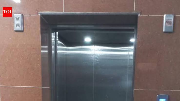 Ongole Lift Accident: 50-Year-Old Woman Dies After Elevator Suddenly Drops While She Steps Out