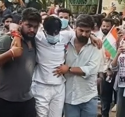 FMGE Protest: छठे दिन भी जारी आंदोलन, सवालों के घेरे में परीक्षा की कठिनाई और पारदर्शिता