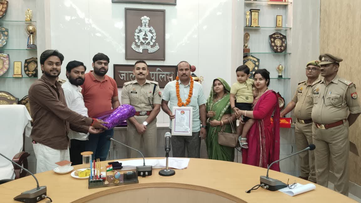 जालौन पुलिस के तीन अधिकारी सेवानिवृत्त, सम्मानपूर्वक दी गई विदाई