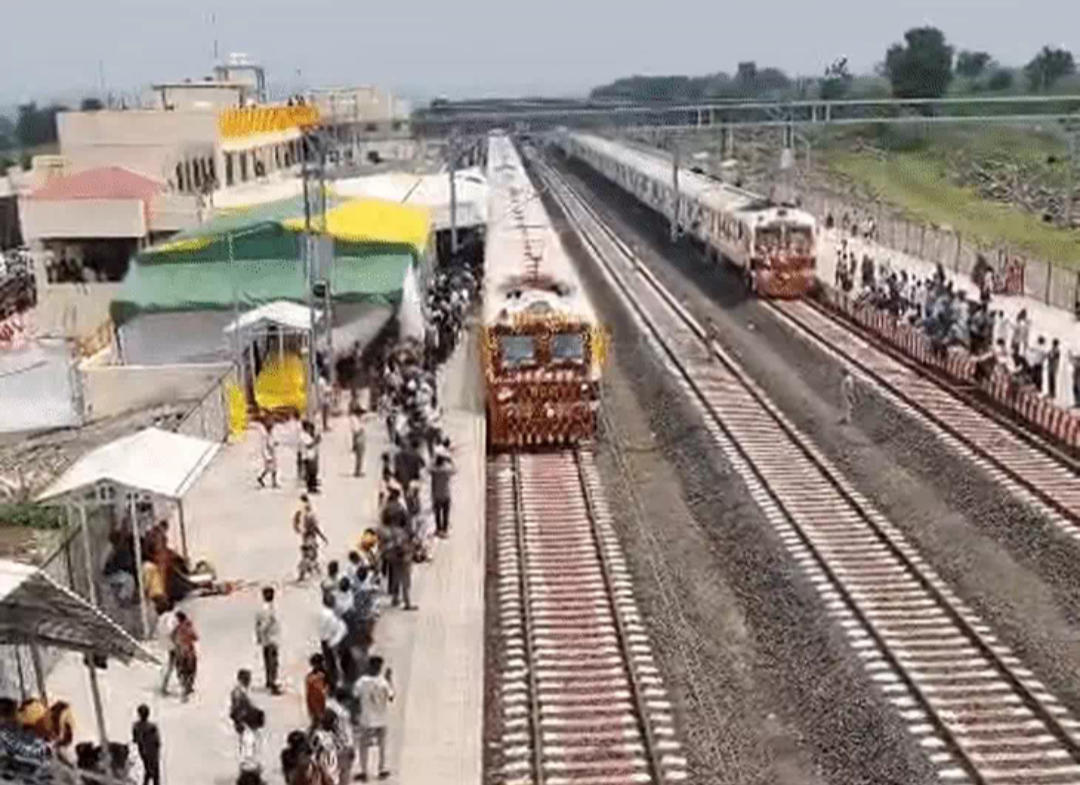 टांडा रोड से प्रतापनगर-वडोदरा के बीच 12 कोच की MEMU सेवा शुरू | रेल कनेक्टिविटी से आदिवासी अंचल में विकास की नई उम्मीद