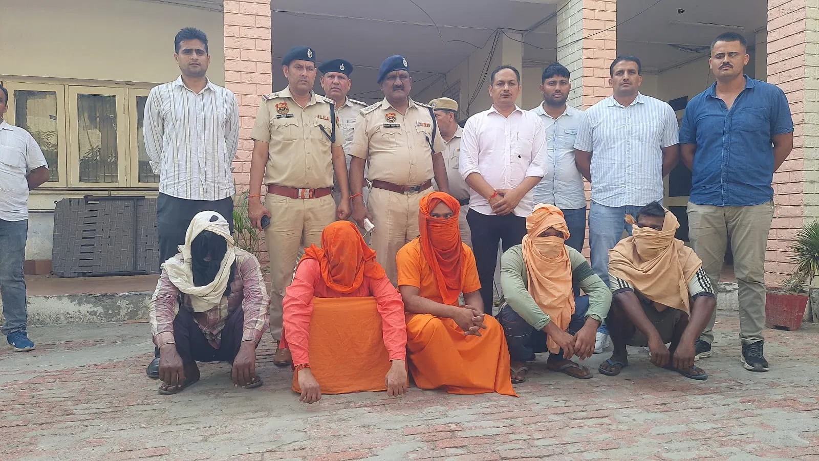 Kaithal News: गांव बाबा लदाना के बाबा राजपुरी डेरे में साधु की हत्या, जंजीरों से बांधकर पीटा, बाल तक उखाड़े