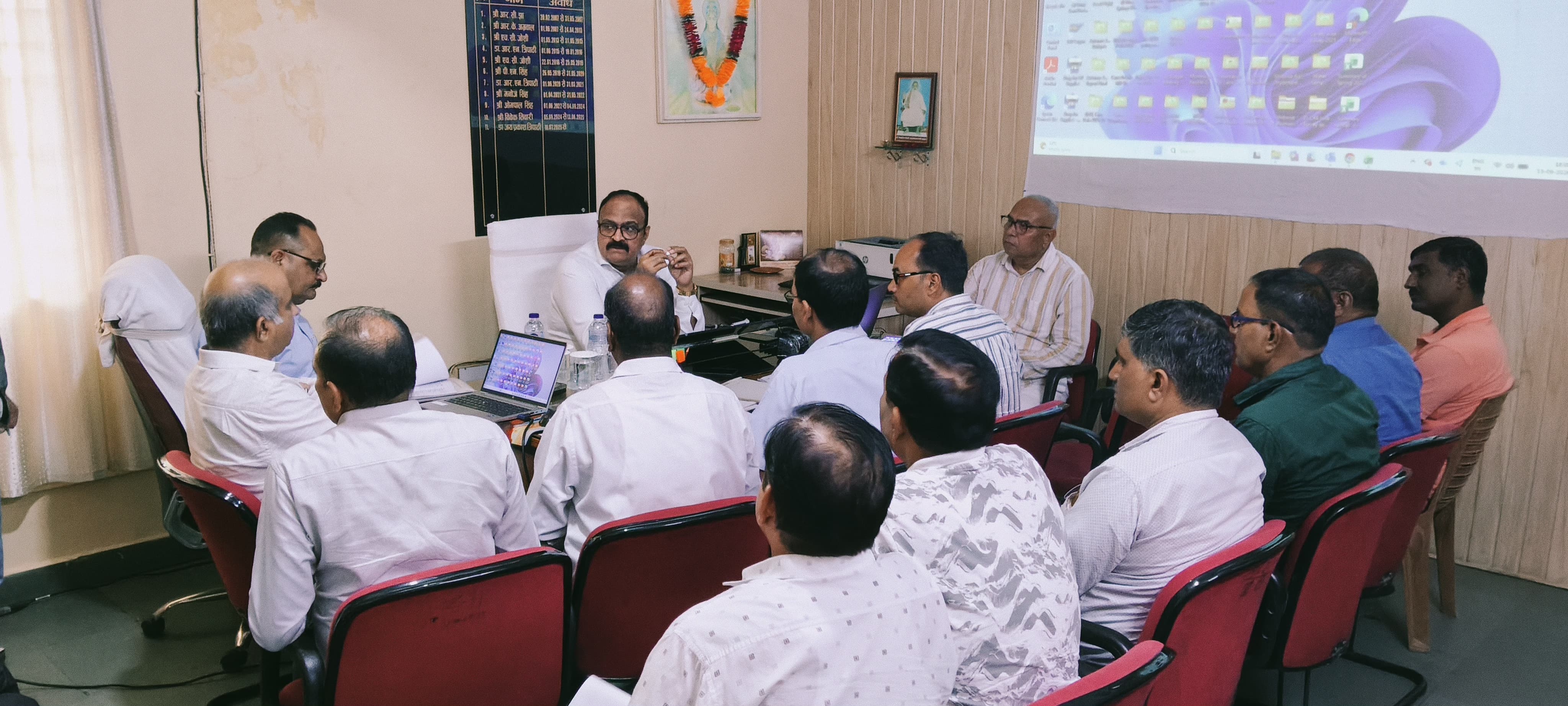 बजाज रुधौली चीनी मिल की तैयारियों की समीक्षा करने पहुँचे ग्रुप के प्रबंध निदेशक; गन्ना क्षेत्र के भ्रमण कर किसानों को दिए खेती के गुर