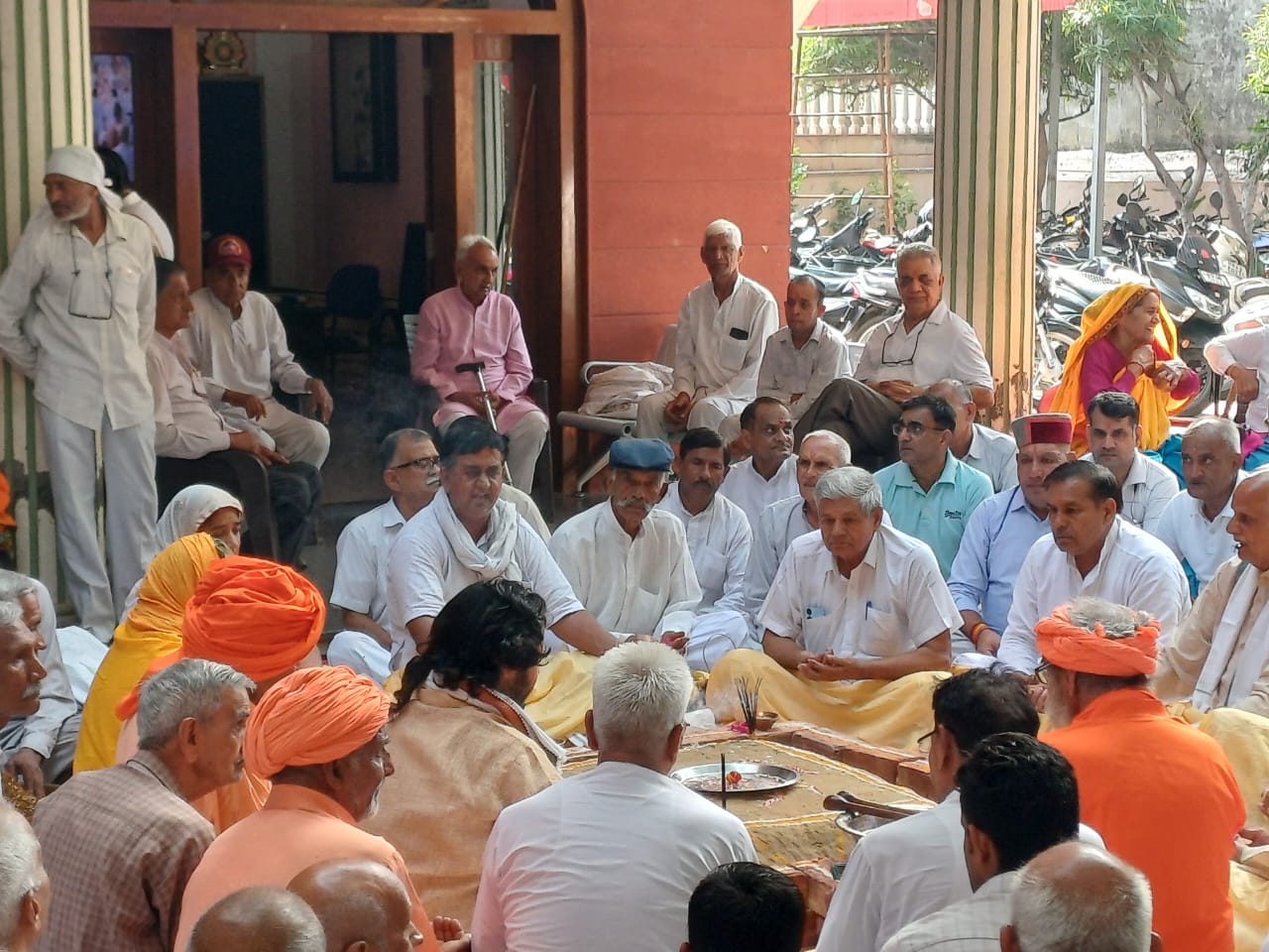 बाबा मुक्तेश्वरपुरी महाराज की स्मृति में जागरण व विशाल भंडारा, भजनों के माध्यम से गायकों ने किया बाबा की महिमा का गुणगान, हजारों श्रद्धालुओं ने ग्रहण किया प्रसाद