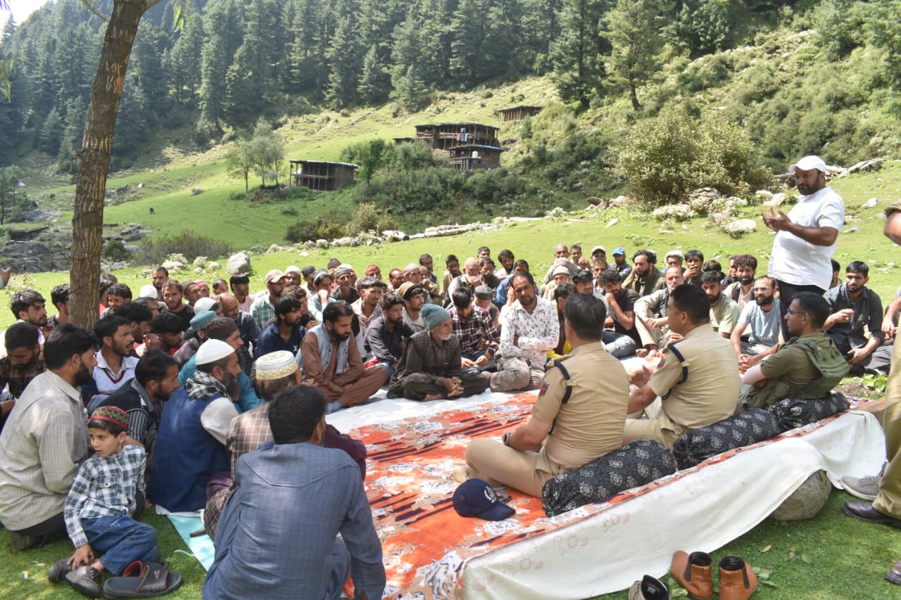 SSP Poonch Chairs PCPG Meeting at Isawali Loran, Emphasises Community Partnership and Public Safety