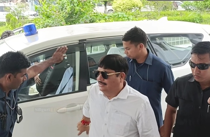 AFTER ANNOUNCE MINISTER ARJUN SHING  TEA GRADEN  WHY CLOSE THE MISTER ANNOUNCE WITHIN ONE MONTH OPEN ALL GRADEN DOORS