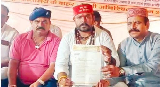 मांगों को लेकर कलेक्ट्रेट के सामने आमरण अनशन जारी*