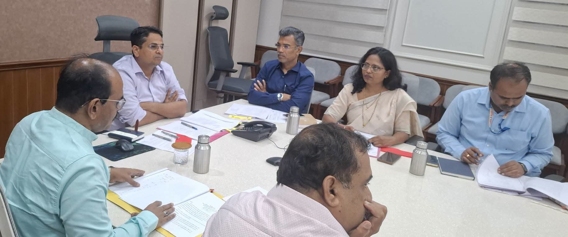 लोकोपयोगी कामे करून सेवा संकल्प अभियान यशस्वी करा: जिल्हाधिकारी डॉ. विजय राठोड शासकीय योजनांची व्यापक प्रसिद्धी आणि अंमलबजावणी करण्याचे आवाहन