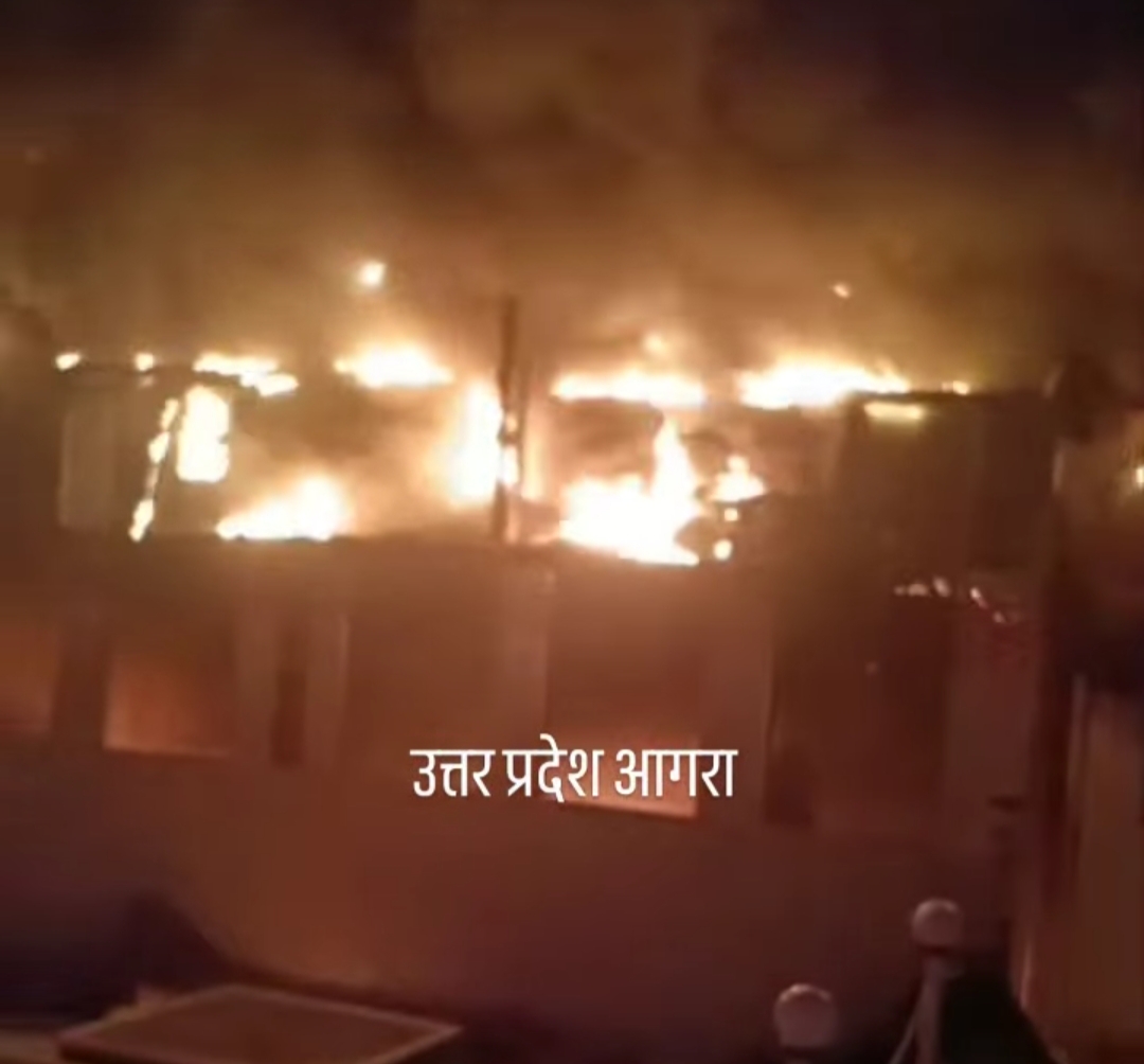आगरा के होटल हेवन एंड नाइट क्लब में लगी आग