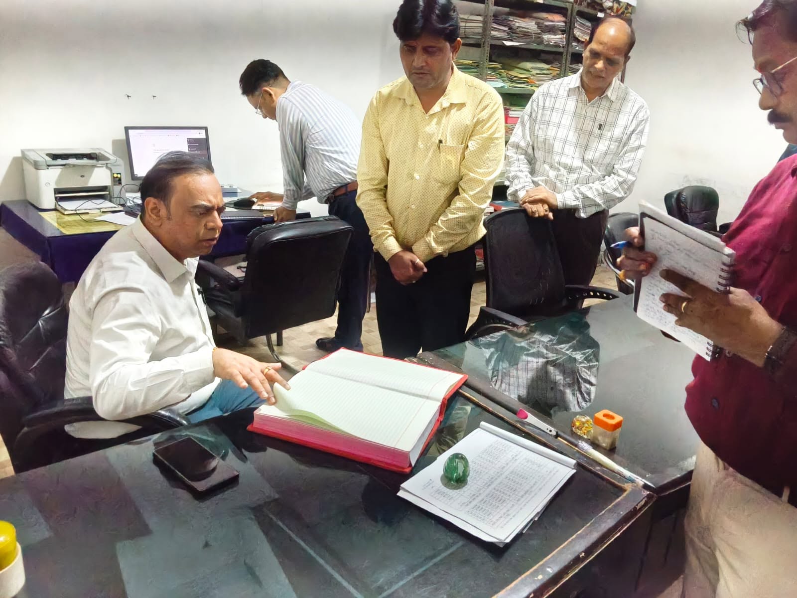 कलेक्ट्रेट के विभिन्न कार्यालयों का निरीक्षण, व्यवस्थाओं को लेकर दिए निर्देश