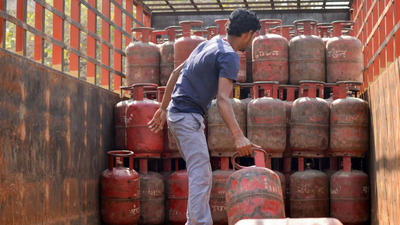 LPG सिलेंडर की डिलीवरी में देरी, जानें अब कितने दिन में घर पहुंचेगा गैस सिलेंडर, कैसे होगी सिलेंडर कि बुकिंग
