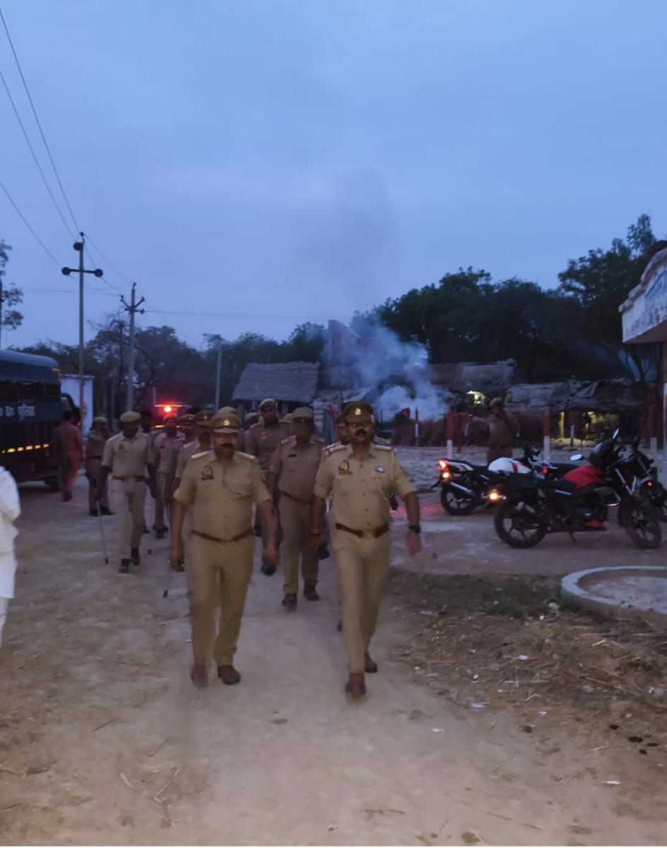 पुलिस अधीक्षक के निर्देश पर मंझनपुर पुलिस फोर्स ने नारा में किया पैदल गस्त *आपसी सौहार्द के साथ त्योहार मनाने का किए अपील* (आनन्द कुमार द्विवेदी/कौशाम्बी ब्यूरो)