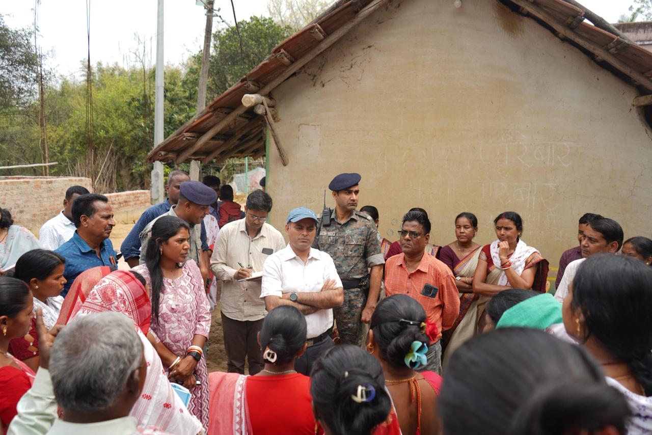 उपायुक्त का क्षेत्र भ्रमण : धालभूम प्रखंड के मौदाशोली व महुलीशोल पंचायत में सरकारी योजनाओं का निरीक्षण