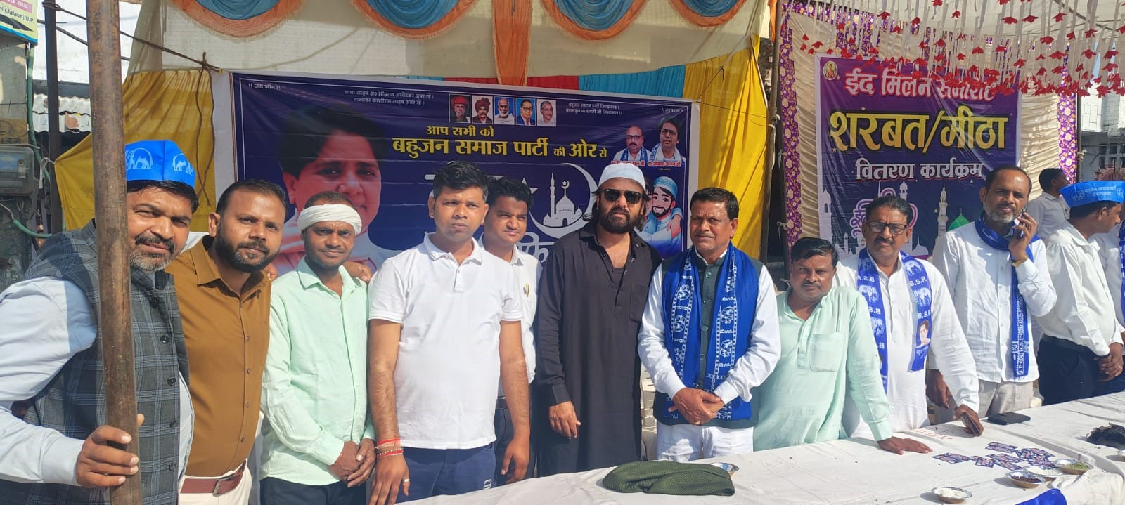 बसपा नेताओं ने ईदगाह पर पंडाल लगाकर दी मुबारकबाद, आपसी भाईचारे की पेश की मिसाल