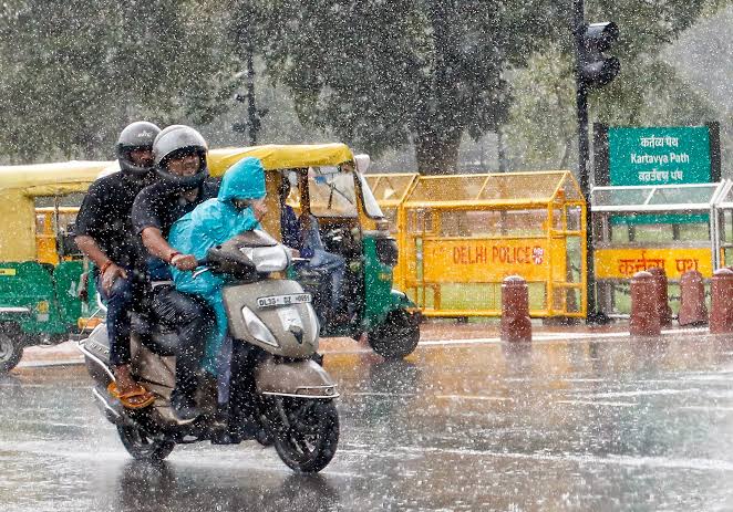 मौसम: दिल्ली-NCR में आज सुबह-सुबह धूल भरी आंधी और तेज हवाएं, बारिश का भी अलर्ट