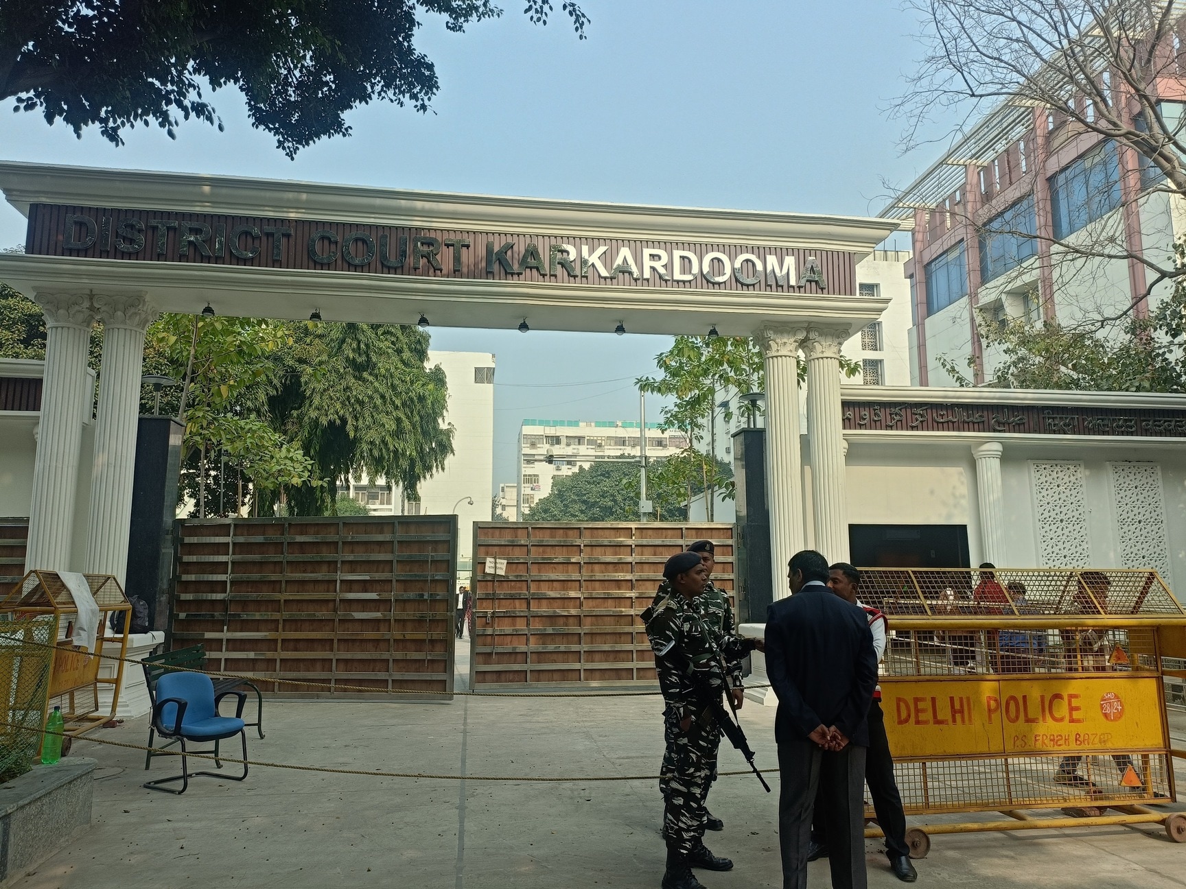 कड़कड़डूमा कोर्ट में वकील पर हमला, महिला समेत तीन आरोपित गिरफ्तार