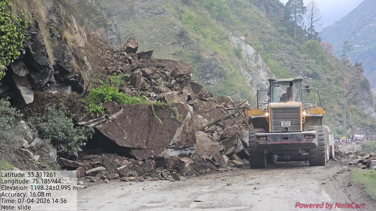 *NH-44 Shut After Heavy Landslide Near Digdol, Khooni Nallah: SSP Traffic*