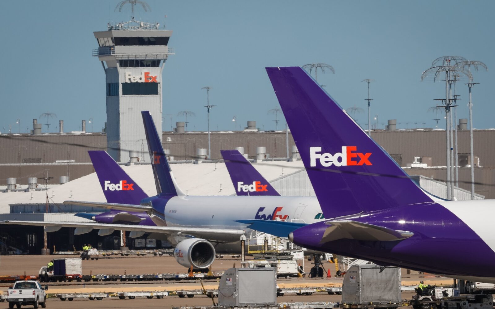 FedEx pilots set to vote on new tentative contract agreement