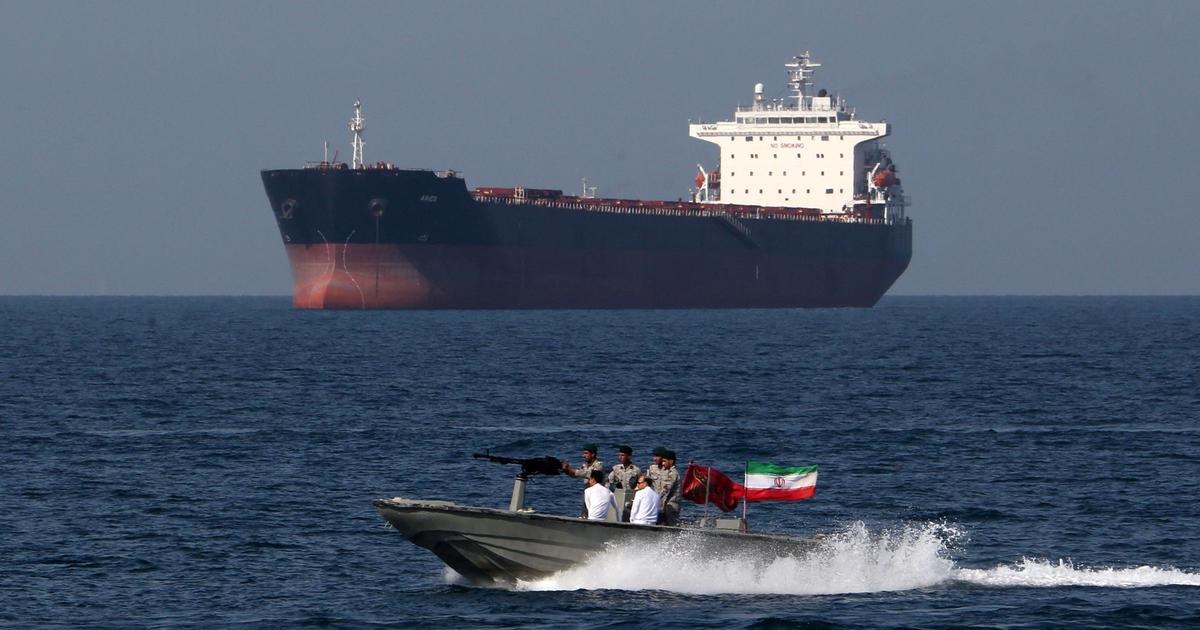 Iran Reinforces Control Over Strait of Hormuz Amid Rising Tensions