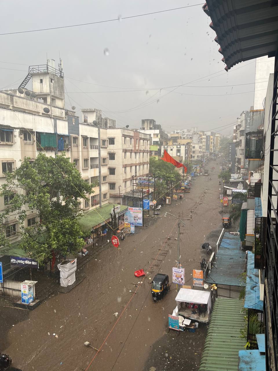 भीषण गर्मी के बीच पुणे में अचानक मूसलधार बारिश और ओलावृष्टि, धायरी के रायकर मळा क्षेत्र में जलभराव से जनजीवन प्रभावित