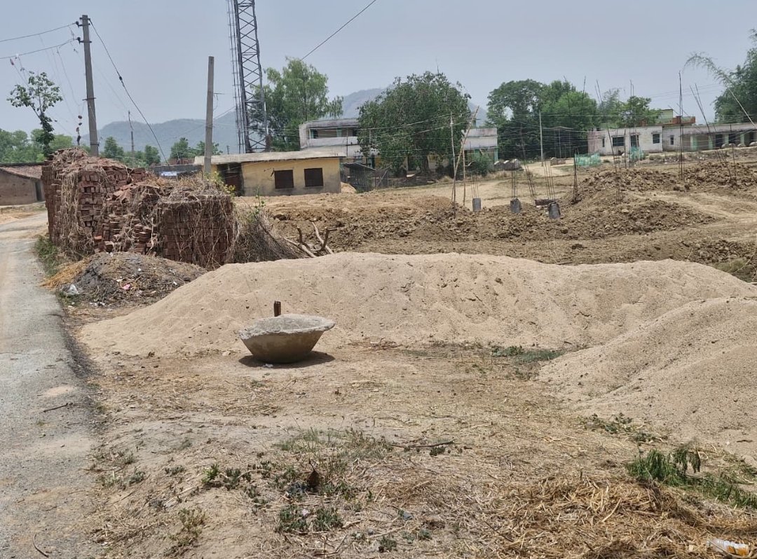 सरहू के सरकारी आहर पर अतिक्रमण का आरोप, 100 एकड़ सिंचाई व्यवस्था पर मंडराया संकट ग्रामीणों ने एसडीओ से लगाई गुहार, कहा- अवैध मिट्टी भराई से बढ़ सकता है विवाद