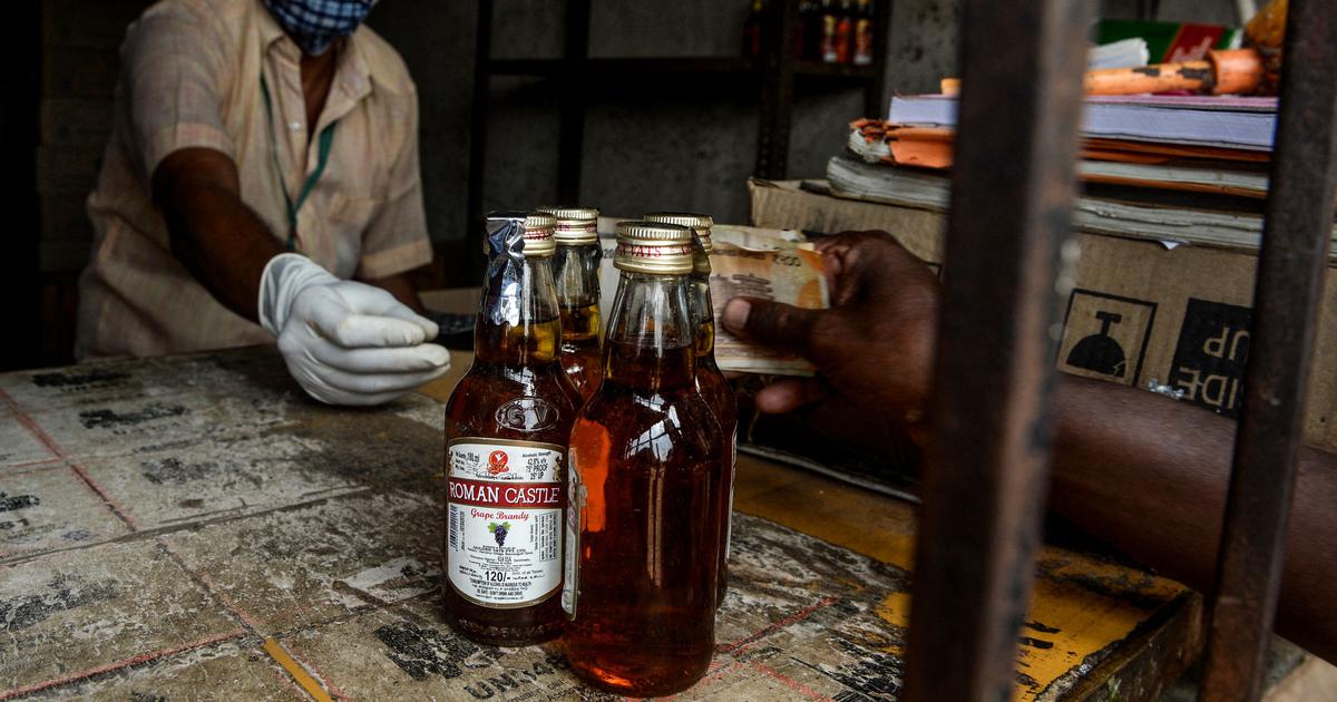 Pune Liquor Tragedy: 22 Officers Suspended Amid Investigation into Spurious Alcohol Deaths