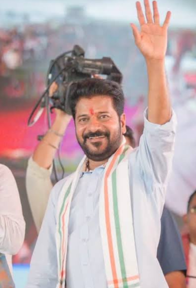Revanth Reddy Challenges KCR to Debate Governance During Palamuru Meeting