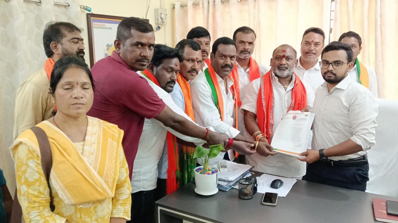 అక్రమ షెడ్ల తొలగింపులో నిష్పక్షపాత చర్యలు తీసుకోవాలని మున్సిపల్ కమిషనర్‌కు బీజేపీ వినత