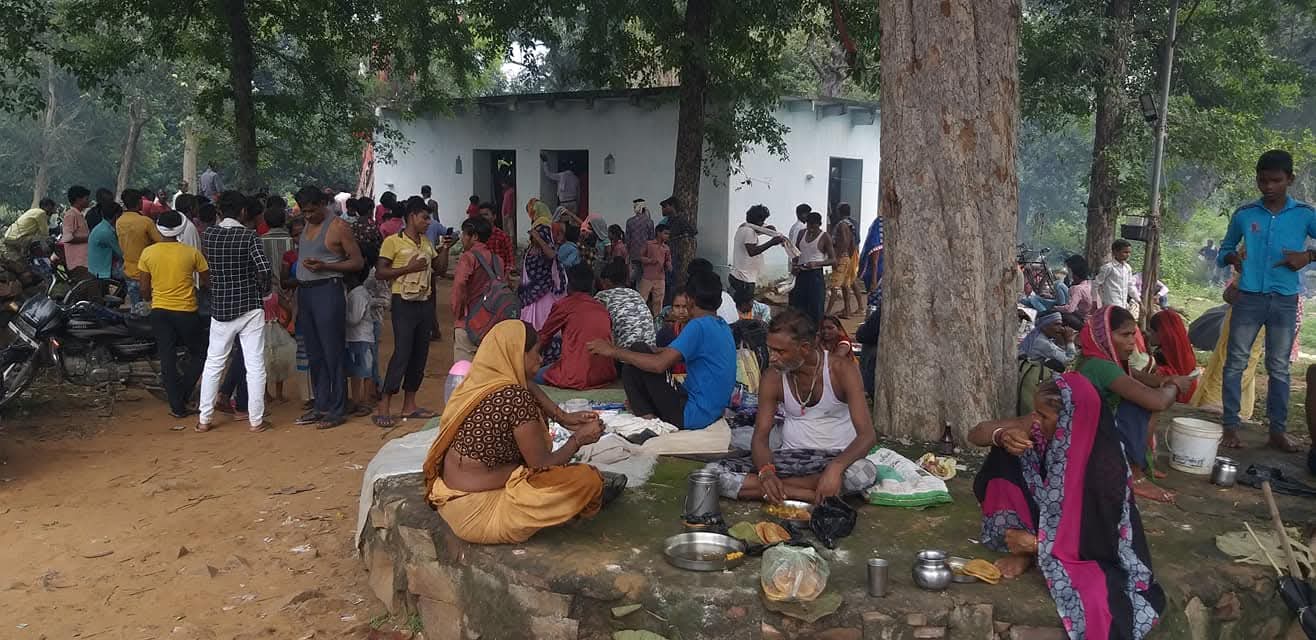 मटदर में भैरम बाबा मंदिर तक सड़क निर्माण की मांग, बुंदेली सेना ने जिलाधिकारी को सौंपा ज्ञापन