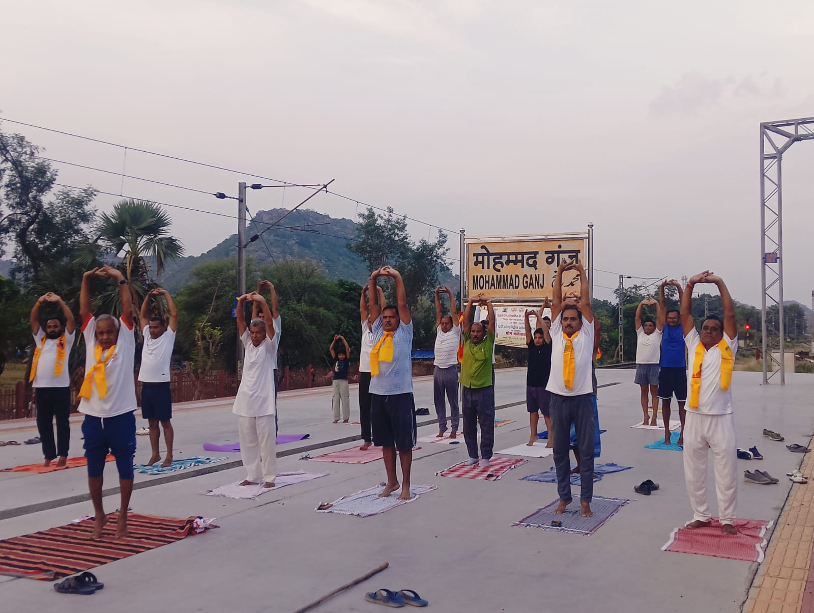 अंतर्राष्ट्रीय योग दिवस पर रेलवे परिसर में आयोजित हुआ योग महोत्सव