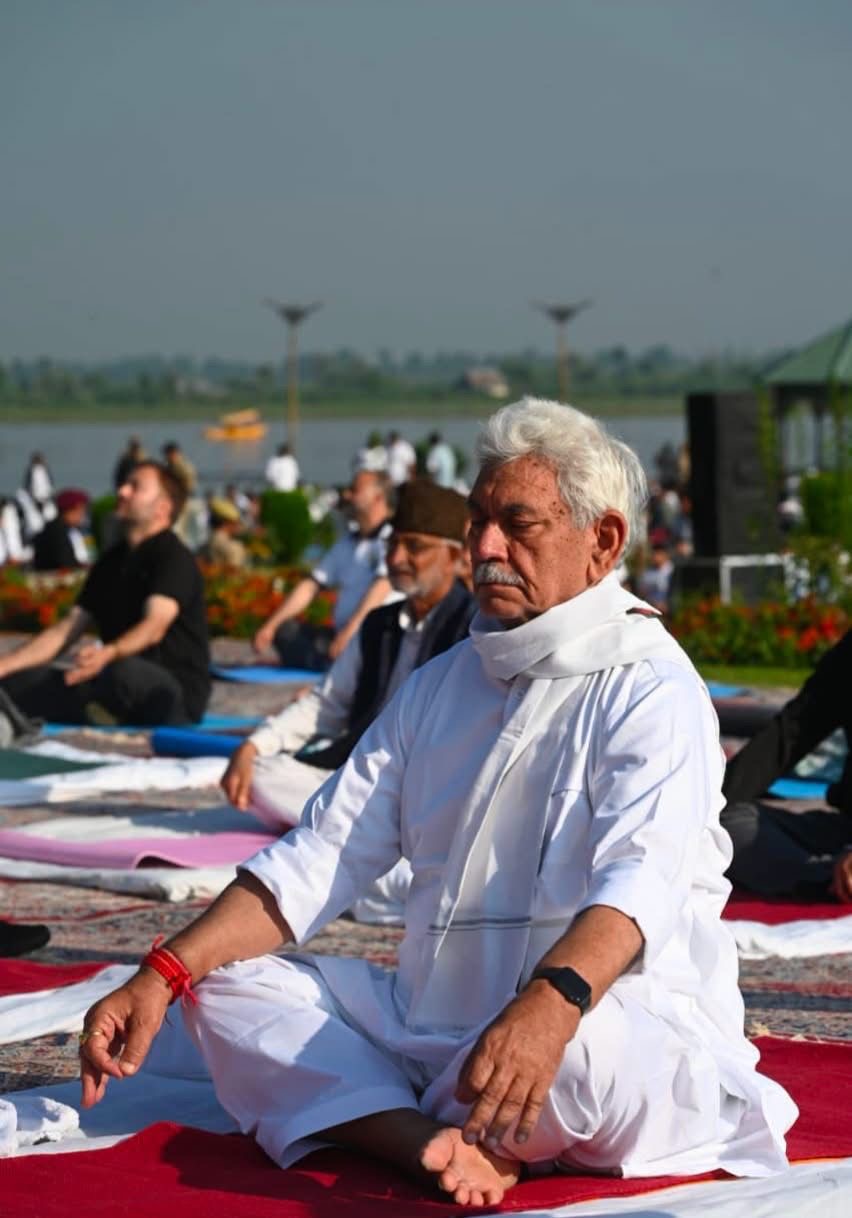 LG Manoj Sinha Participates in International Day of Yoga Celebrations at Dal Lake