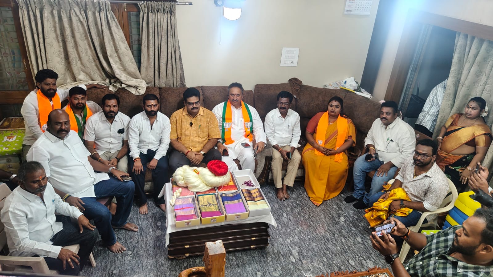 Government Officials Visit Master Weaver to Discuss Handloom Sector Challenge