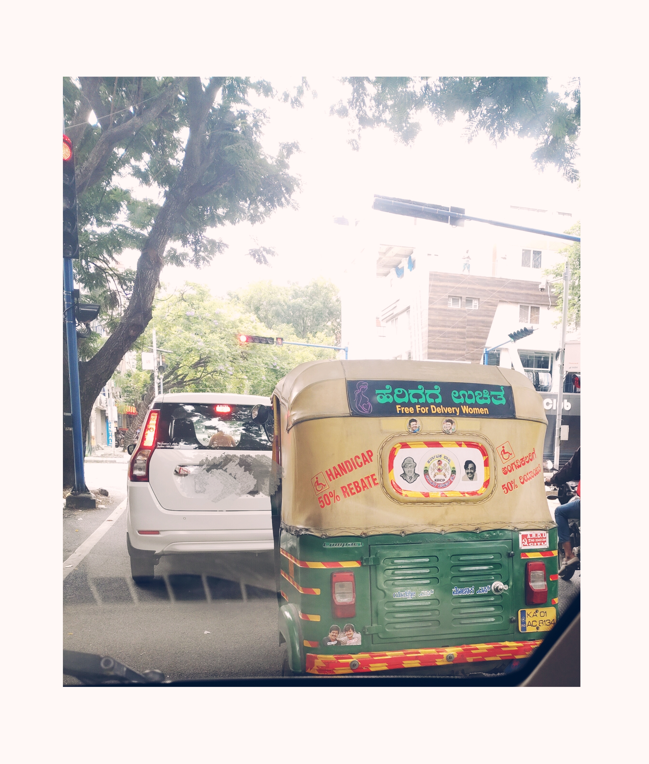 Wheels of Compassion: A Small Gesture from a Bengaluru Auto Driver Draws Attention