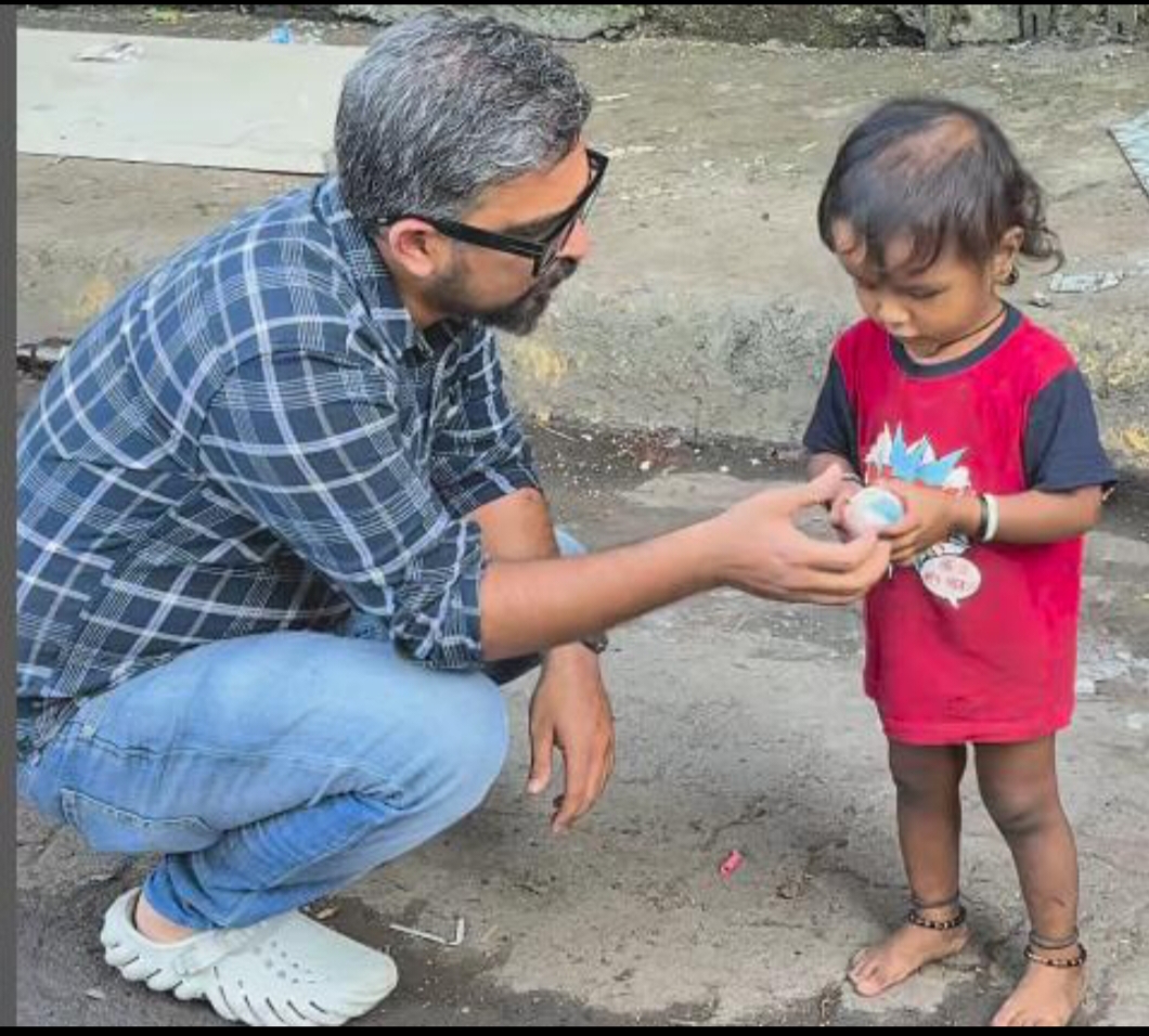 মানবতার দূত” হুসাইন মনসুরি — সমাজসেবা ও মানবিকতার এক অনন্য উদাহরণ