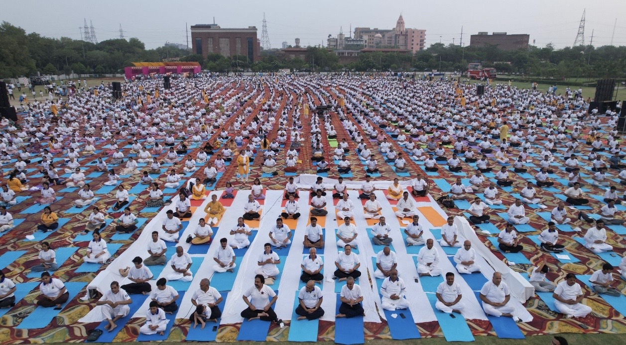 अंतरराष्ट्रीय योग दिवस पर देशभर में उत्साह, विभिन्न स्थानों पर आयोजित हुए योग कार्यक्रम