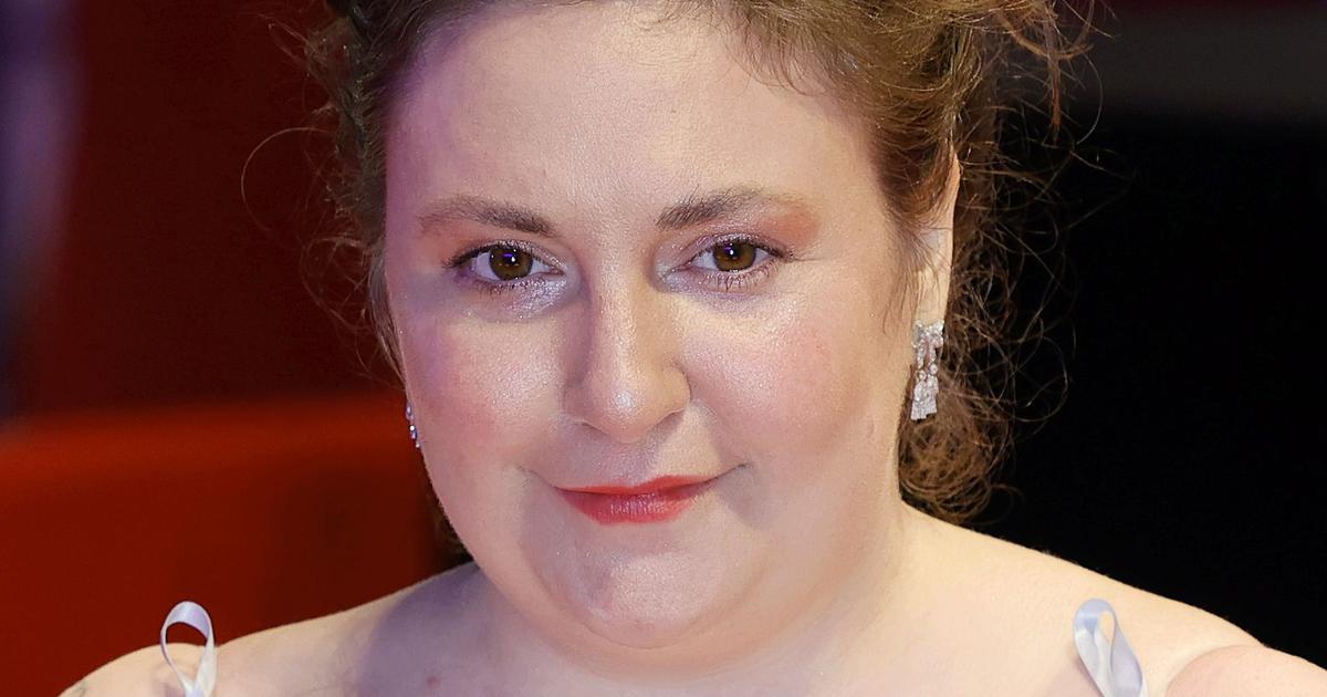 Lena Dunham's 'Famesick': A Hilarious Yet Heart-Wrenching Memoir on Fame's Dark Side