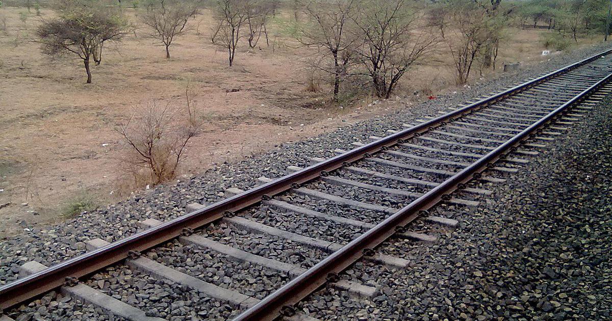 Tragic Incident in Madhya Pradesh: Four Lives Lost as Passengers Jump from Train Amid Fire Rumor