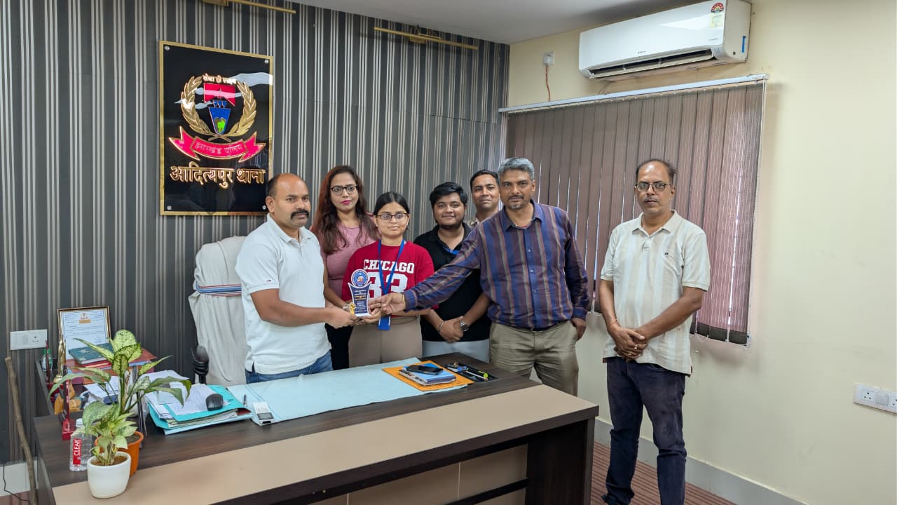 महिला सुरक्षा, बाल संरक्षण और साइबर जागरूकता पर NHRCCB प्रतिनिधिमंडल ने आदित्यपुर थाना प्रभारी से की मुलाकात