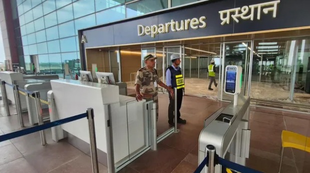 नोएडा इंटरनेशनल एयरपोर्ट पर उड़ानों से पहले बहुस्तरीय सुरक्षा व्यवस्था, CISF और AI निगरानी प्रणाली तैनात