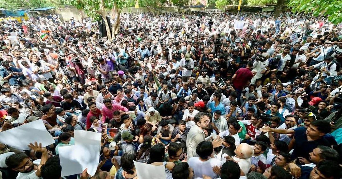 Youth Protest at Jantar Mantar Demands Resignation of Education Minister Amidst Political Turmoil